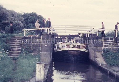Newlay lock canal boat - lock,
