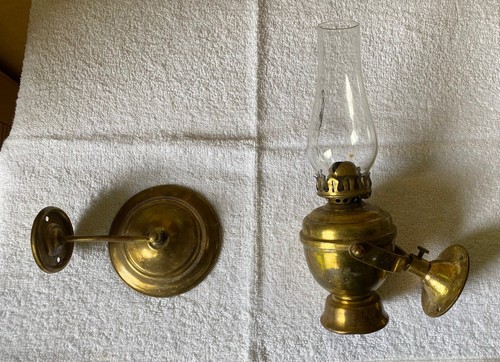 Gimbaled marine oil lamp - lamp, w/