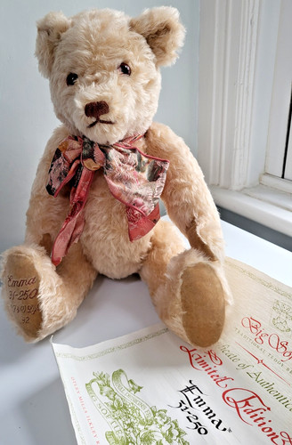 Large teddy bear british - ,