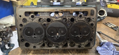Complete cylinder head for - complete,
