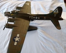 Corgi, AA39915,  B17F Flying Fortress "Ye Old Pub" 379th BG & Me Bf109G-6 JG27