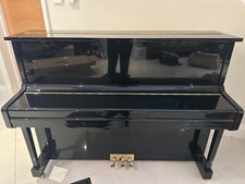 Essex steinway EUP-116 upright Piano mint