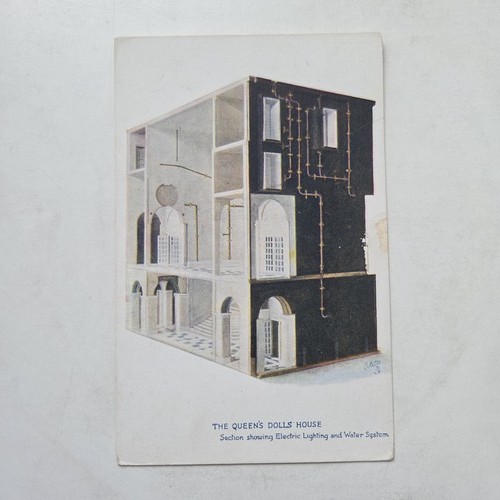 Queen dolls house - queen's,