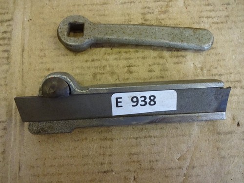 Lathe parting cut off tool
