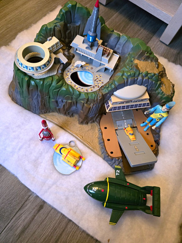 Matchbox thunderbirds tracy - matchbox,