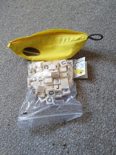 Bananagrams anagram game - bananagrams,