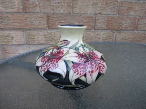 Moorcroft lily the field - lily, of