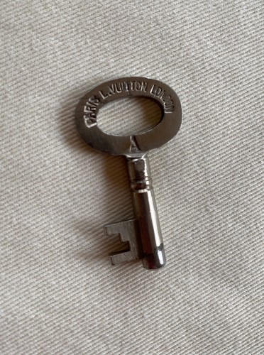 Louis vuitton trunk key - louis,