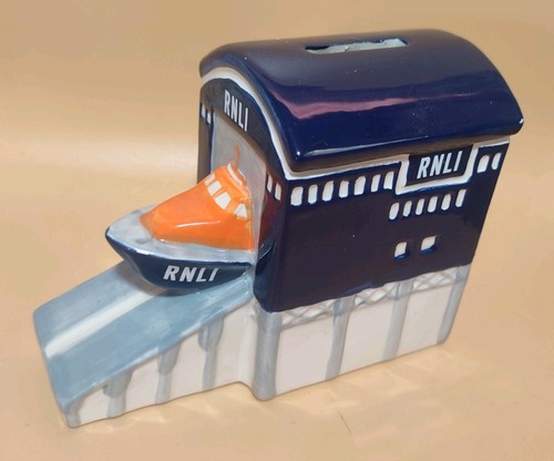 Rnli saving lives sea - lives, at