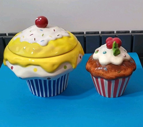 Large cupcake biscuit - biscuit, and
