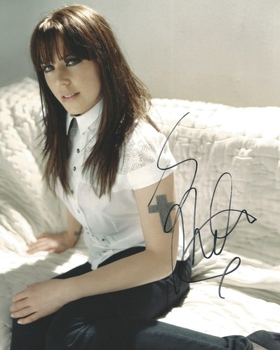 Melanie chisholm signed - chisholm,