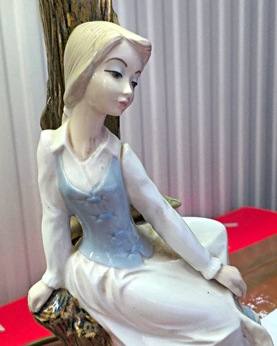 Lladro porcelain figurine girl - porcelain,