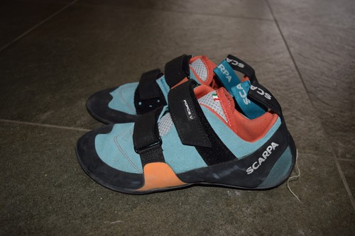 Scarpa force climbing shoes - v,