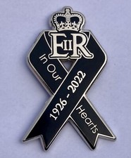The Queen Elizabeth ’ In Our Hearts ‘ Memorial black enamel ribbon pin brooch.
