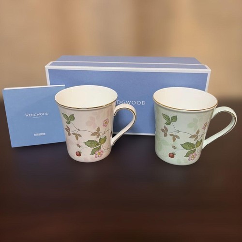 Wedgwood wild strawberry pair - wild,