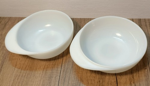 Pyrex milk glass - , round