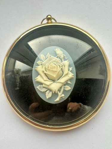 Vintage single rose - a, in