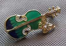Vintage style violin brooch with stunning inset faux diamonds. New without tags.
