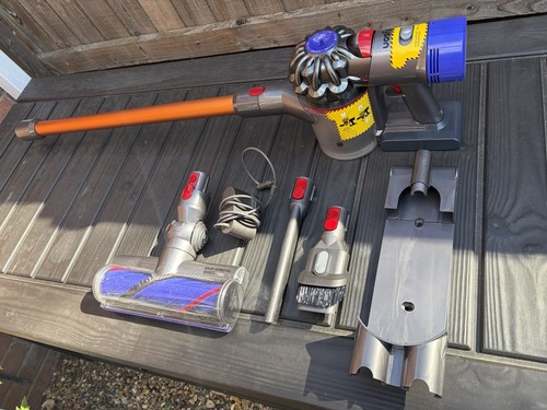 Dyson cordless bagless stick - cordless,