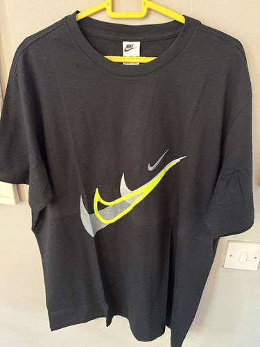 Nike men black graphic - men’s,