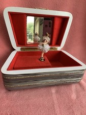 VINTAGE MUSICAL BALLERINA