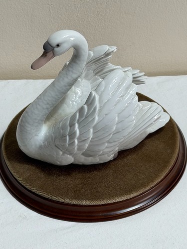 Lladro swan with - swan,