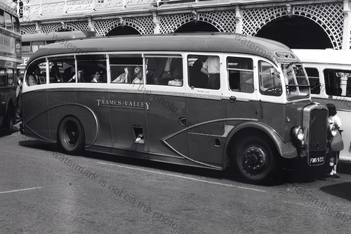 Ab0285 thames valley coach - thames,