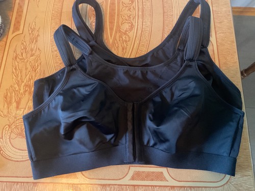 Delimira front closure posture - front,