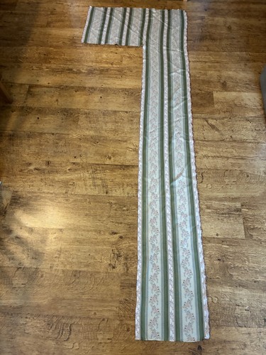 Shaped light green and - shaped, cream