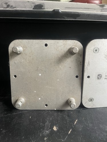 Base plate for truss - base,
