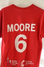 Bobby Moore Fund Cancer  Research Red t shirt vintage rare football size Medium