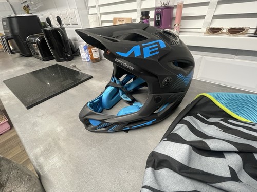 Met parachute helmet medium - met,
