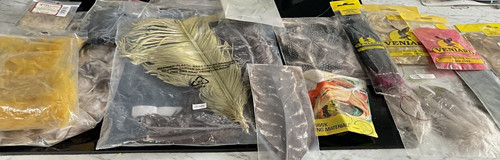 Mixed lot natural feathers - of,