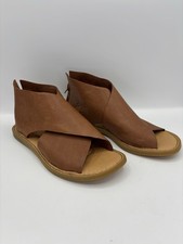 Born Sandals Womens 6M Iwa