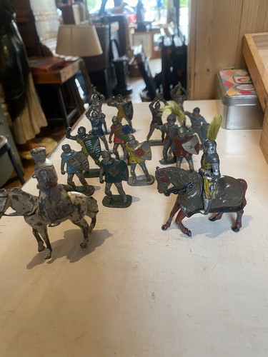 Vintage lead knights - knights, /