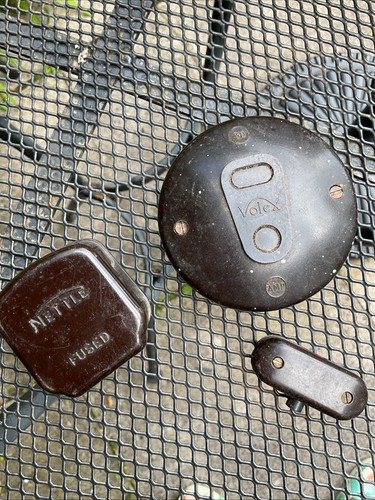 Vintage bakelite light - bakelite(?),
