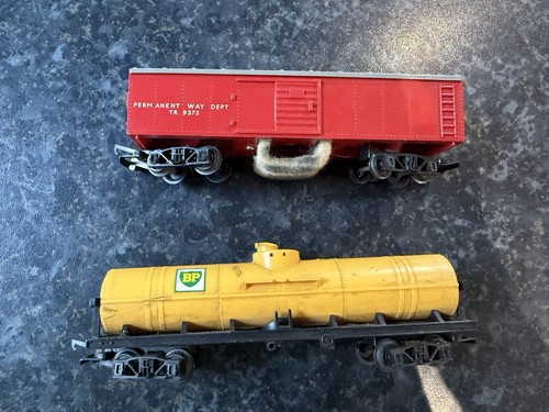 Triang bogie oil tank wagon - oil,