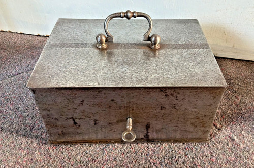 Vintage metal lockbox strong - /,