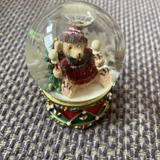 Avon Christmas Teddy Bear Snowglobe Brand New In Box