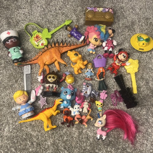 Various small figurine - 36,