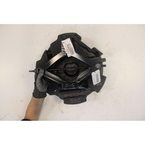Vehicle jack subaru forester - vehicle,