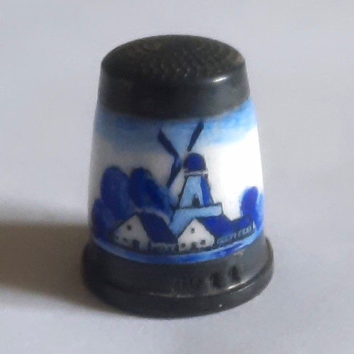 Blue white delft style - &,