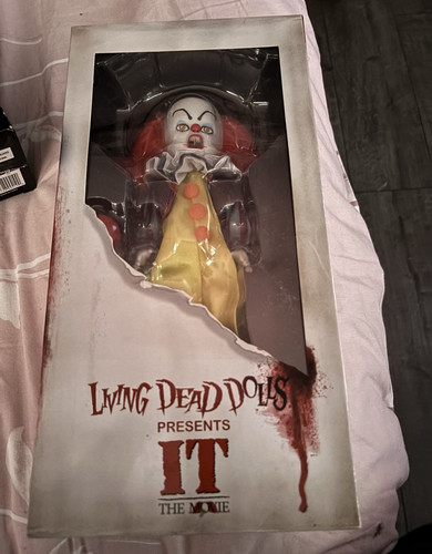 Living dead dolls - living, presents