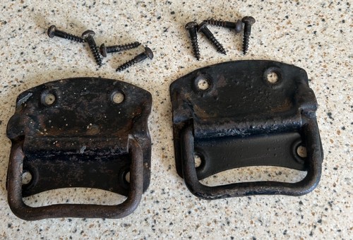 Vintage tool box lifting