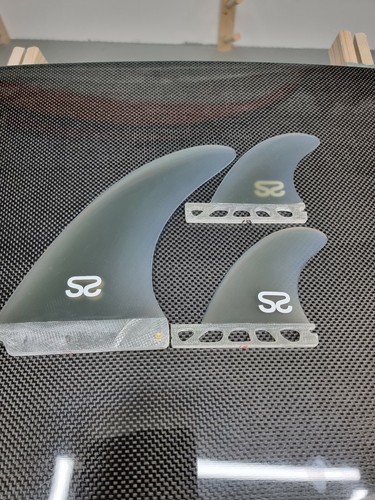 Surfboard centre fin with - fin,