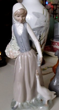 NAO LLADRO Girl feeding Goose