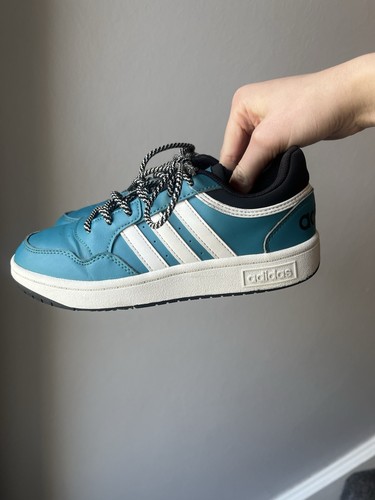 Adidas vintage style y2k - style,