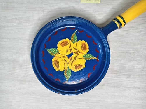 Decorative cast iron skillet - cast,