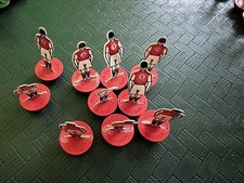 VINTAGE 1950s SUBBUTEO CELLULOID FLAT TEAM 10 RED ARSENAL RED BASE 