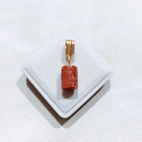 Vintage red coral pendant - red,